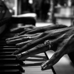 Ebony_and_Ivory_les-doigts